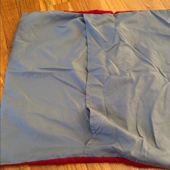 Red and gray queen bedding - Picture 4 of 11